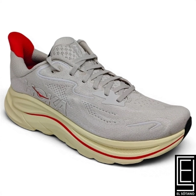 Zapatos Hoka Clifton 10 Cuentan Con Una Parte Superior De Malla Técnica Ligera En Un Tono Stucco Y Detalles En Rojo Cerise